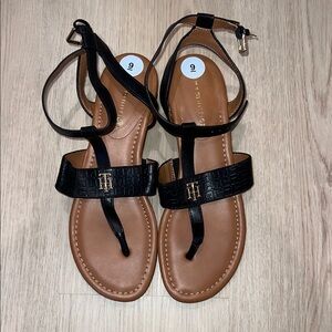 NWOT Tommy Hilfiger Size 9 Black and Tan Sandals for Women